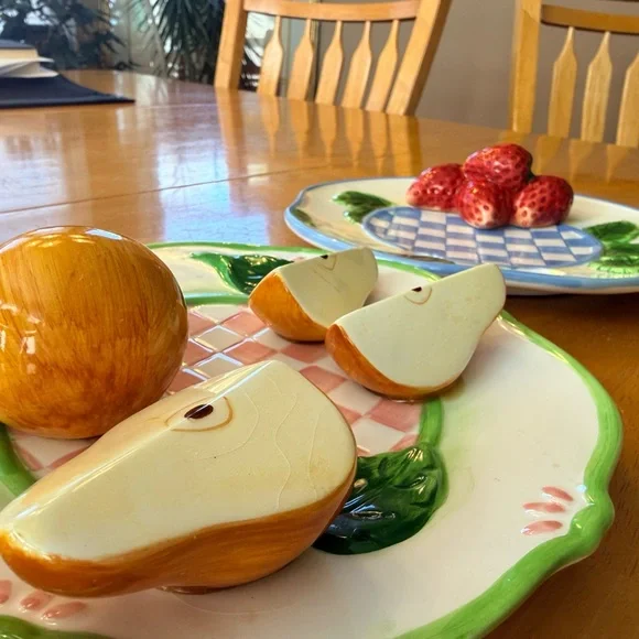 Fruit-Themed Ceramic Plates - Picture 4 of 9